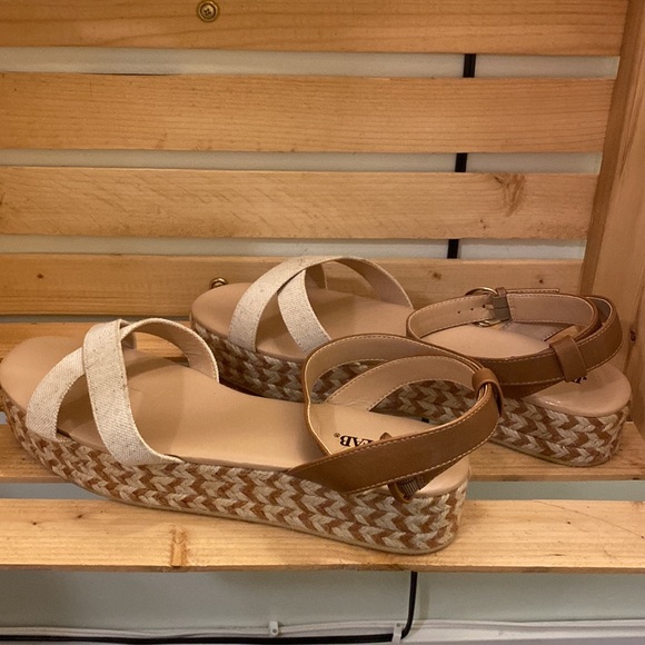 Sandals - Picture 3 of 4